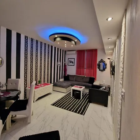 Apartman Black & White *