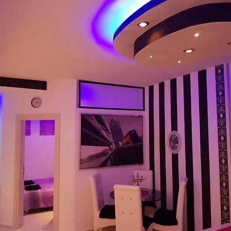 Black & White דירה *